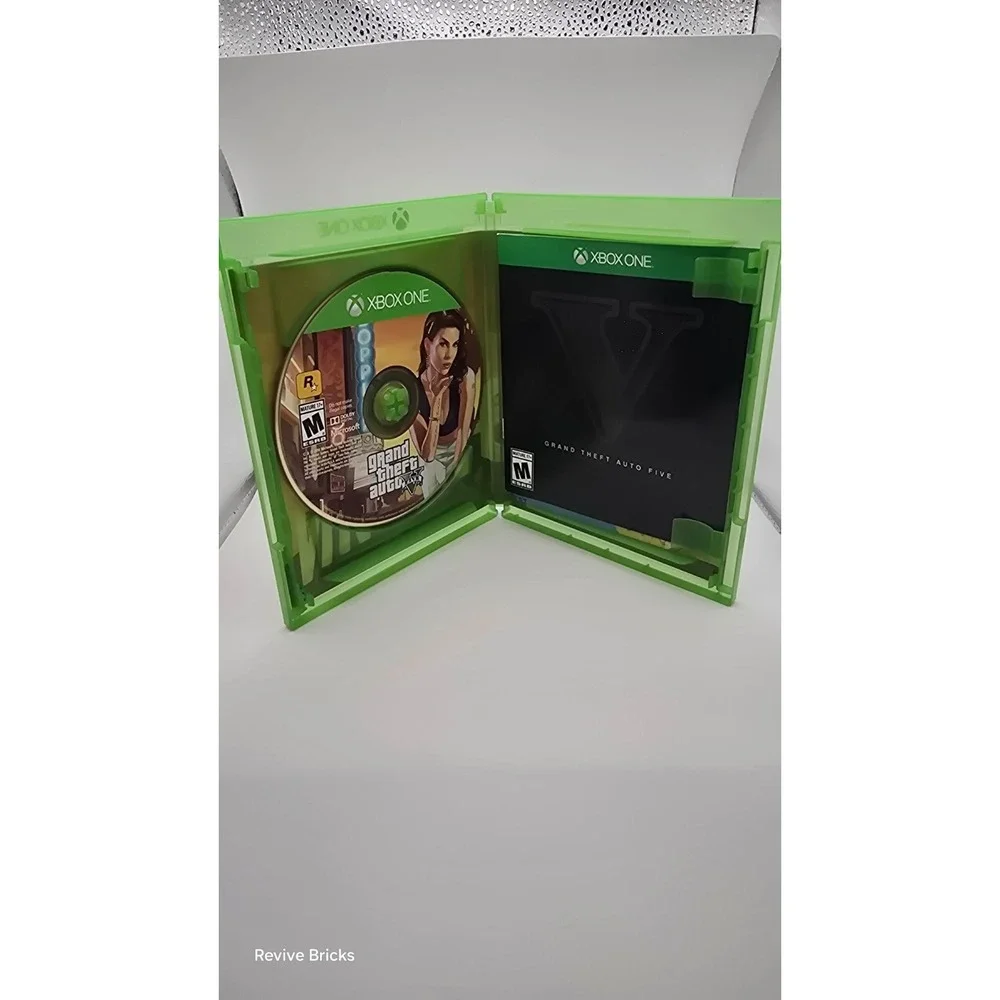 Grand Theft Auto V (Microsoft Xbox One, 2014) CIB Complete W/ Map Tested Working